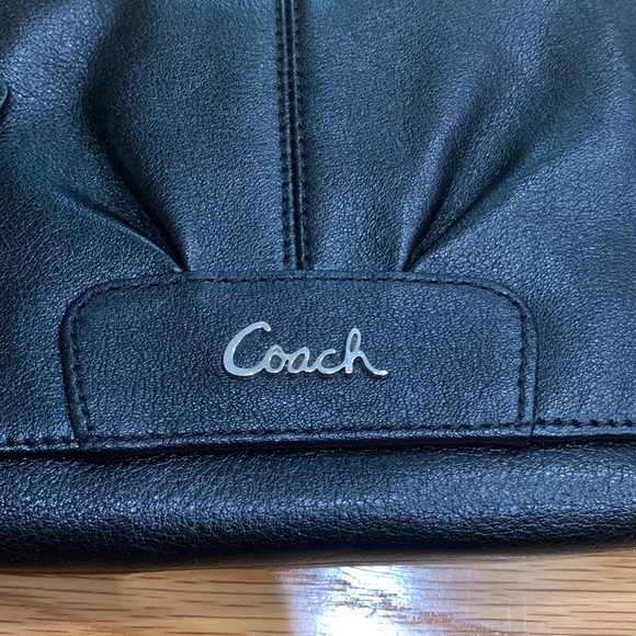 Black leather Coach wristlet - medium size - Picture 3 of 5